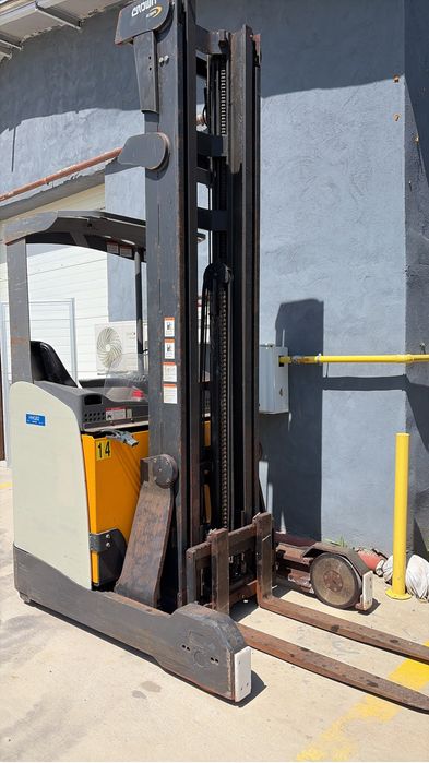 Stivuitor electric CROWN reach-truck
