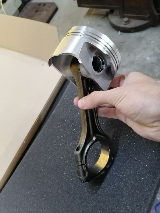 Продам поршня от M113 5.5 Kompressor