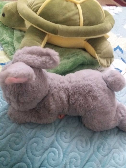 Детские игрушки черепаха и кролик