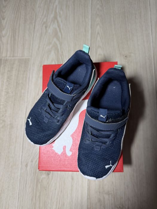 Vand adidas de panza Puma