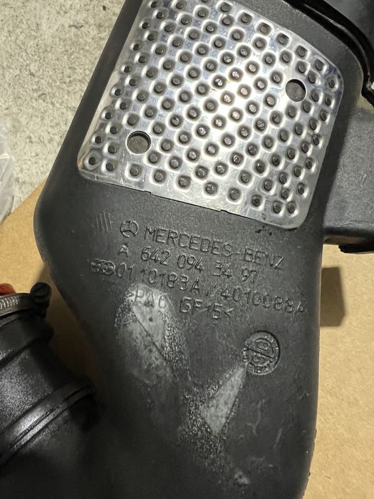 Въздуховод лястовица за Mercedes V6 оригинален