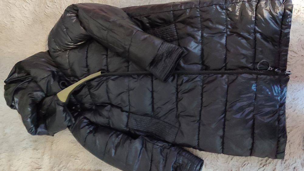 Продам куртки по 2000