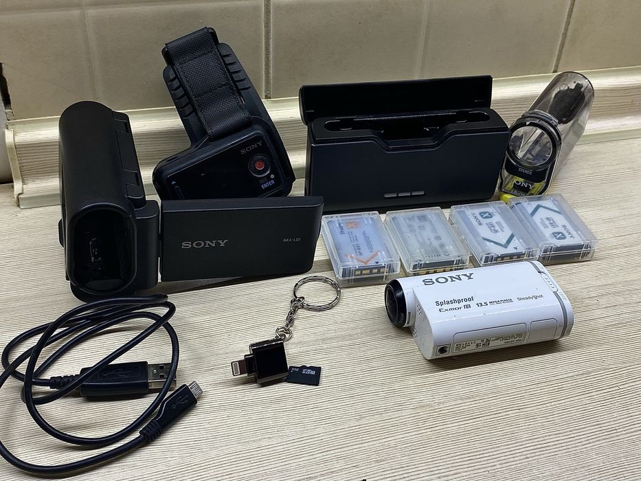 Экшн камера Sony HDR-AS100V