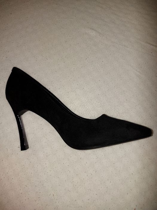 Елегантни обувки с ток