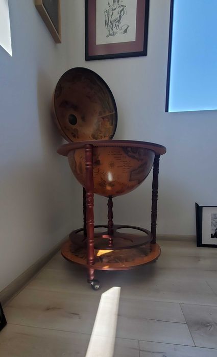 Елегантен глобус-бар