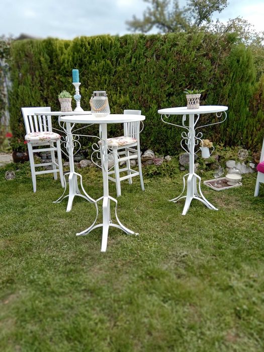 Коктейлни маси за кътъринг под наем