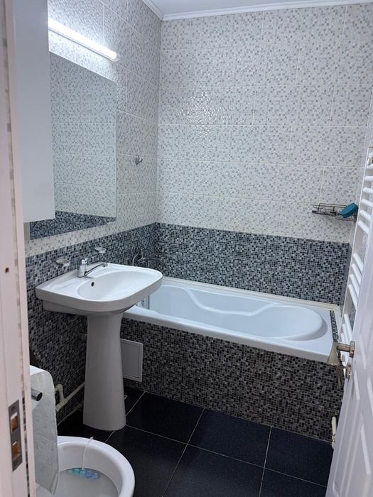 Inchiriez apartament central,mobilat si utilat