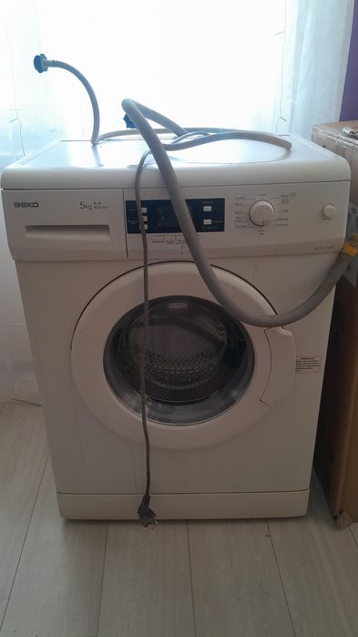 Продаётся стиральная машинка,барабан не работает когда вода набирается