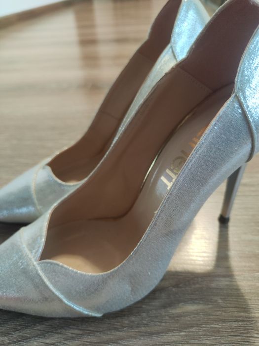 Елегантни дамски обувки