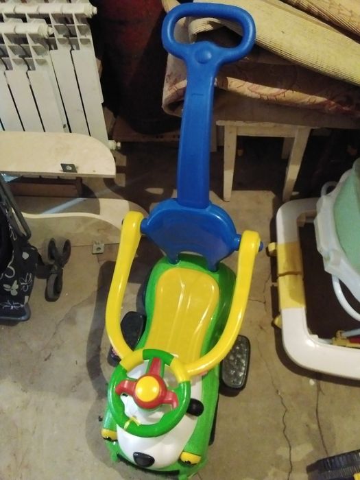 Машинка детская  продам