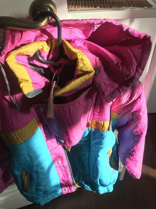 Продам новую куртку на весну для девочки