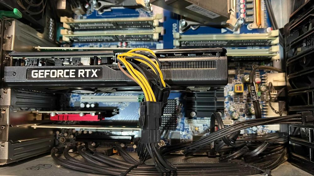 Гейминг компютър HP Z820, 32GB RAM, два Xeon процесора и RTX 3050 8GB