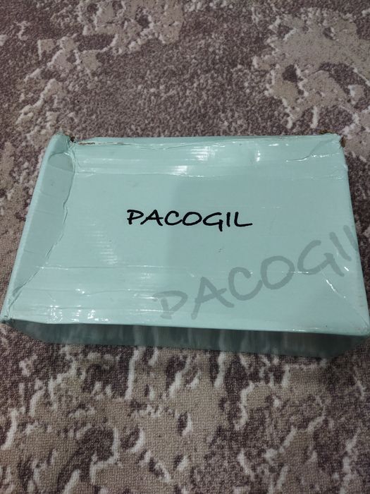 Кроссовки 42 размер.