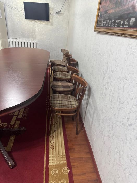 Продам обеденный стол с 8 стульями