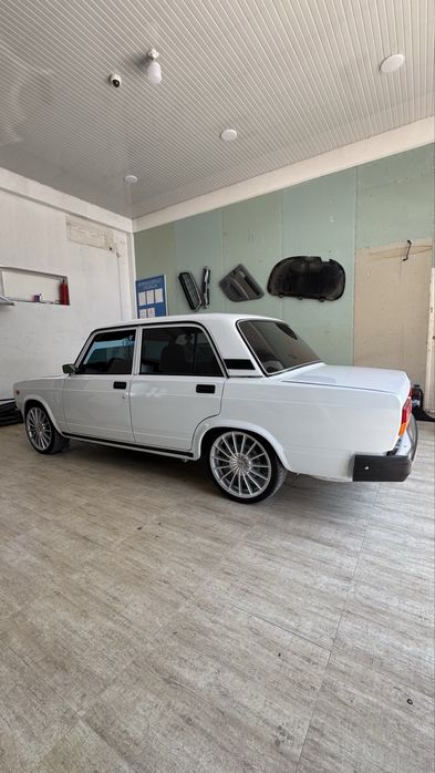 lada  vaz 2107 sotiladi