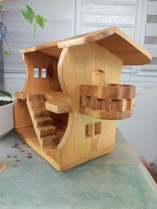 Домик из дерева, ручной работы