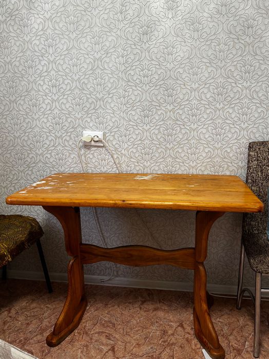 Продаю Стол кухонный деревянный