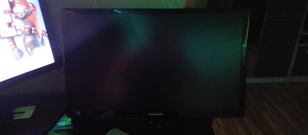 Монитор Samsung в хорошем состоянии