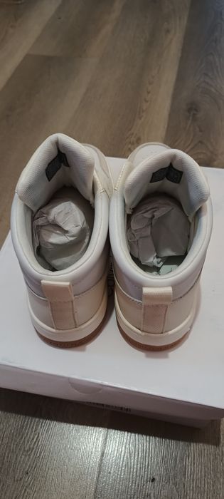 Calvin Klein оригинални дамски бели кецове, 36 н.