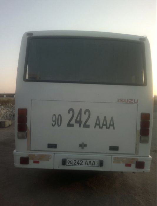 Avtobus isuzu sotiladi