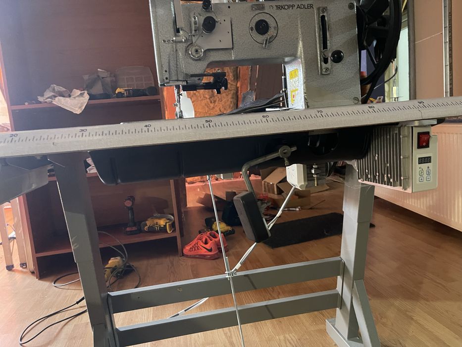 Masina de cusut triplu transport pas 8 mm Durkopp-Adler 267-373 cu servo motor