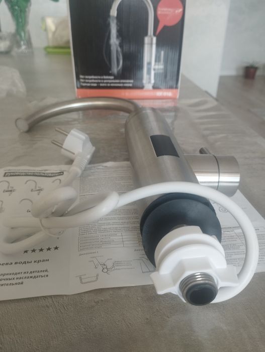 Проточный водонагреватель кран смеситель с горячей водой