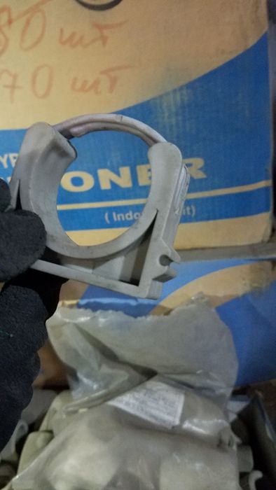 Пластиковый зажим