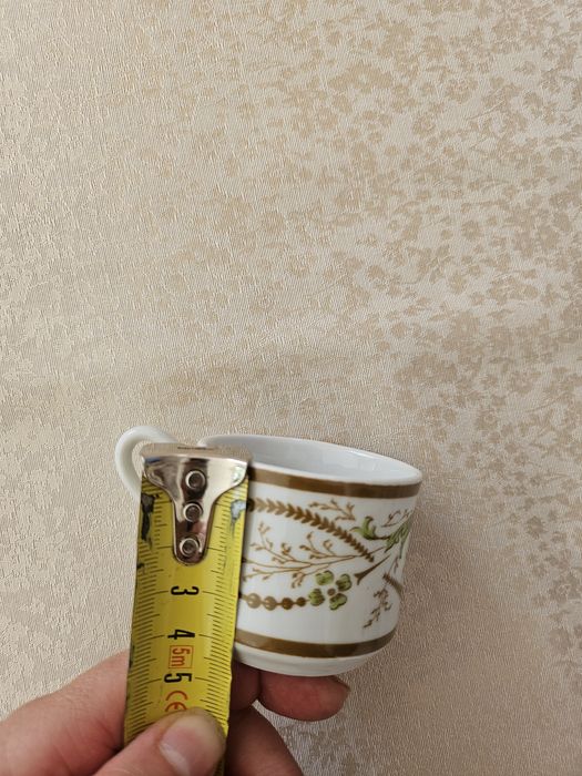 Порцеланов сервиз за кафе /16 части/ 6 броя чаши, 6 броя чини