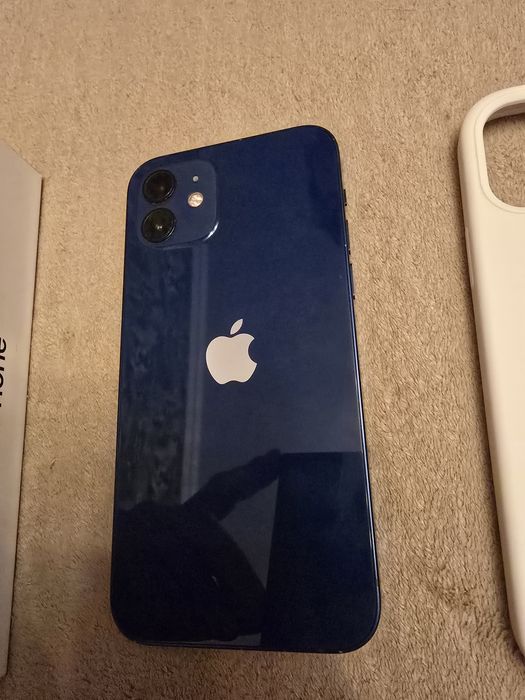 Продется iphone 12. Коробка, чехол.