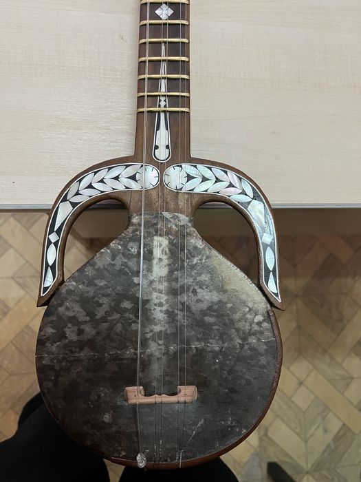 Qashqar rubobi zakasnoy chexoli ham bor