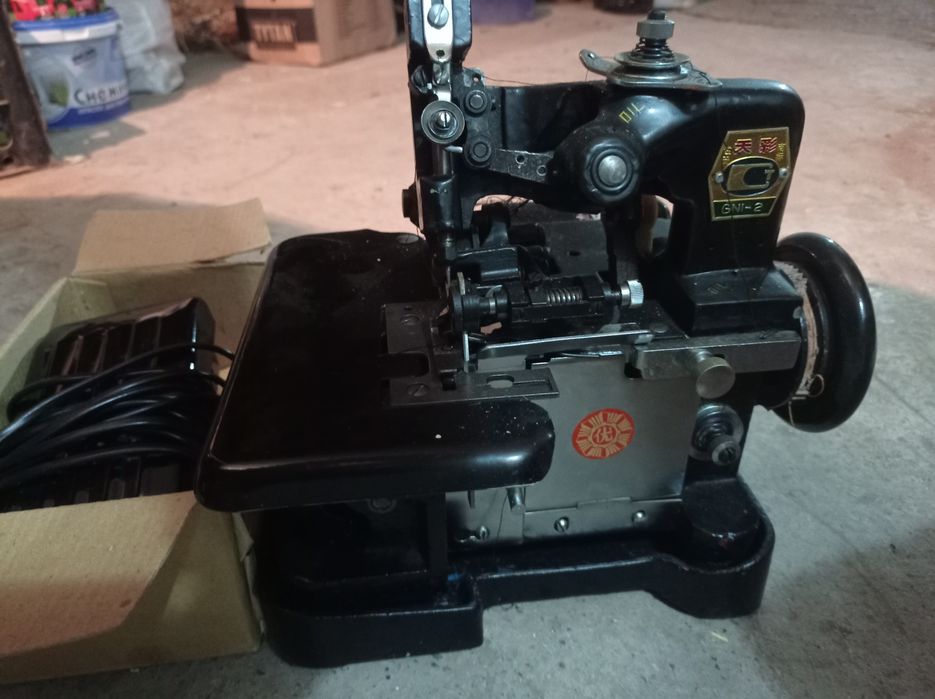 Оверлок пошивочная машина