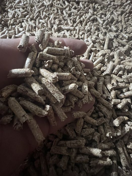 Peleti de brad cu putere calorica mare