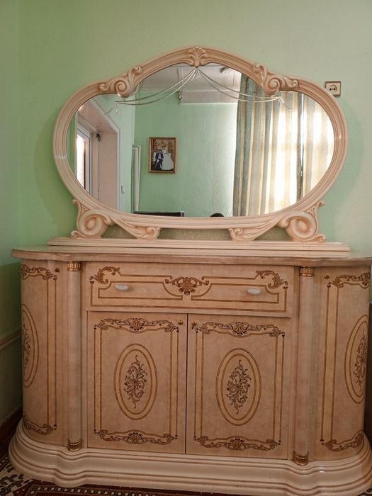 Стенка,парта, тумбочки