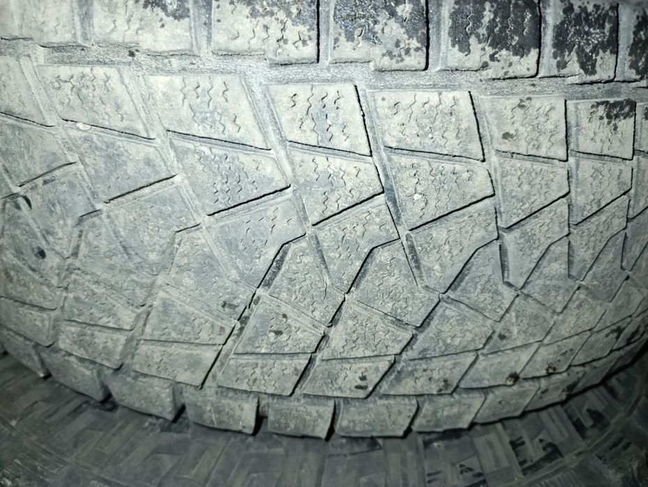 Bridgestone Blizzak DM-Z3 285/75/R16