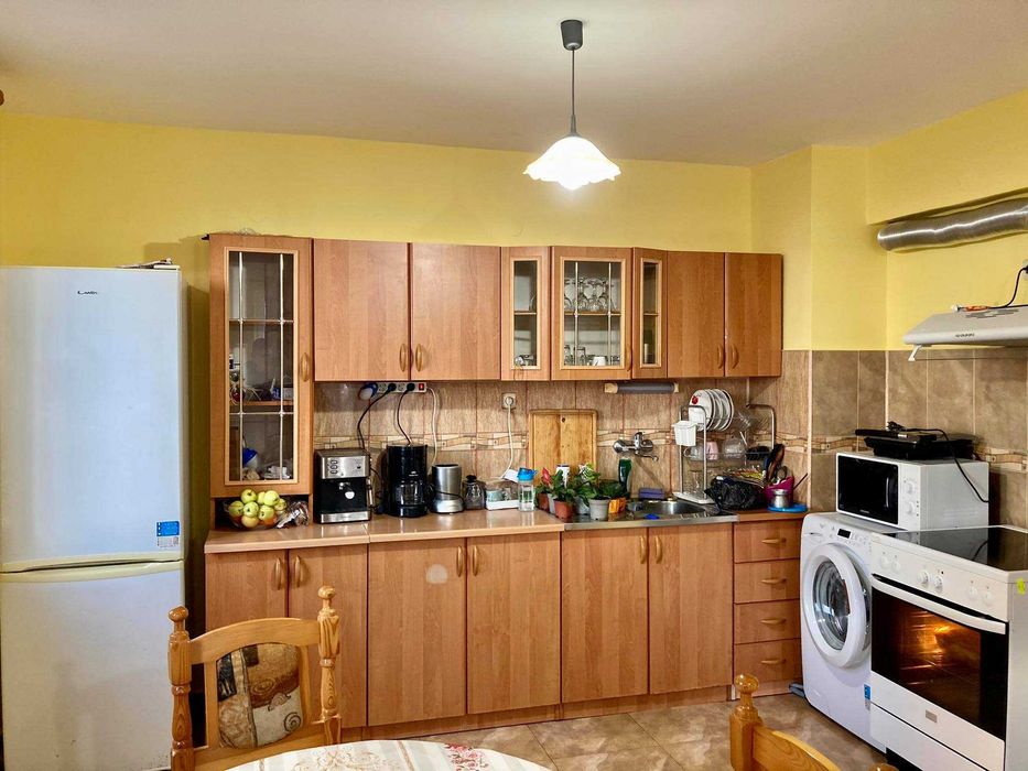 Дава се под наем Двустаен апартамент в Бургас, Славейков - 75 кв.м за 204 € - Снимка #1