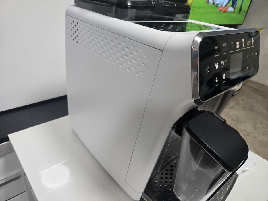 Автоматична кафемашина Philips Series 5400, EP5443