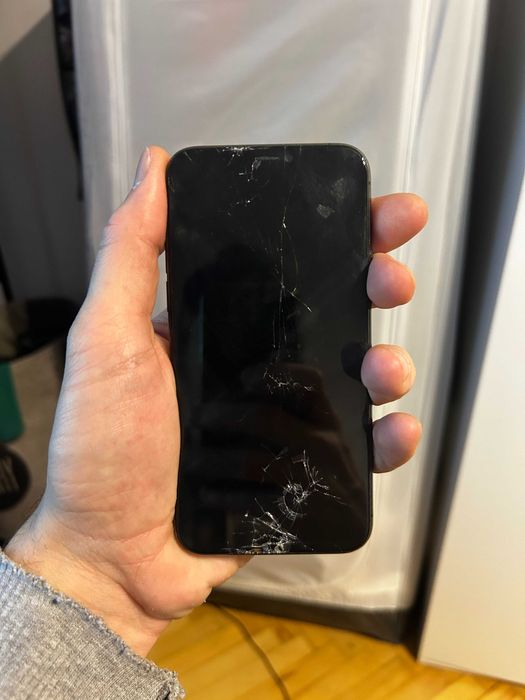 iPhone 11 Pro 256 GB – ecran și spate sparte – funcțional