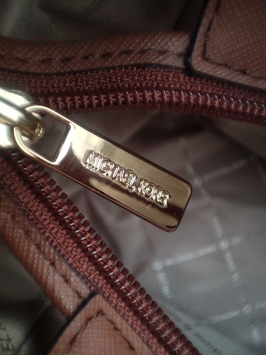 Крем и кафява чанта на Michael Kors