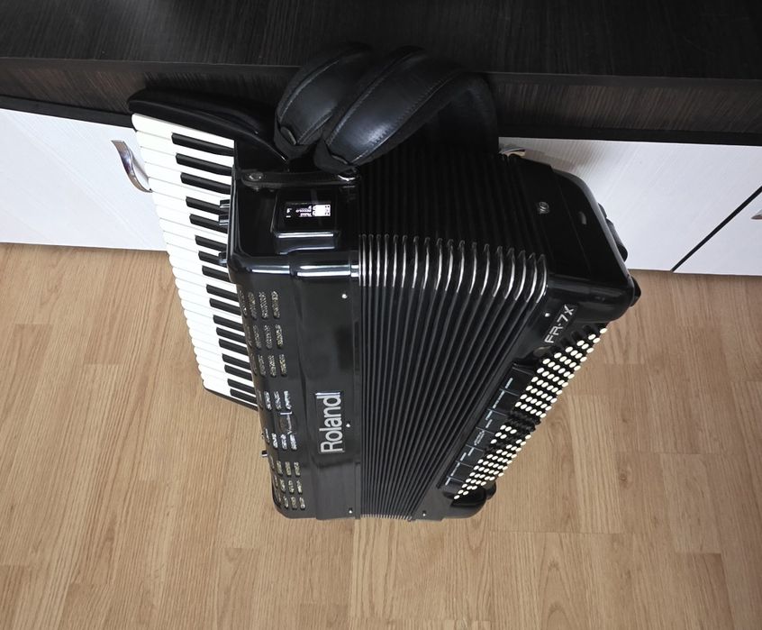 Acordeon Roland Fr 7x/Set Tonuri 2025/Ritmuri