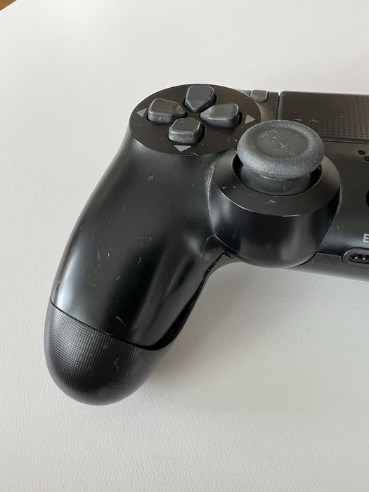 PlayStation 4 Pro 1TB + 2 controllere originale