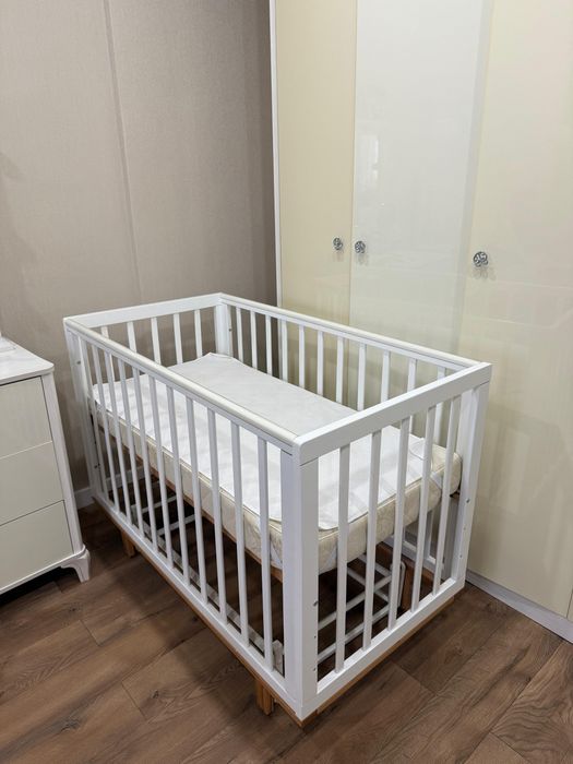 Детская кровать с маятником