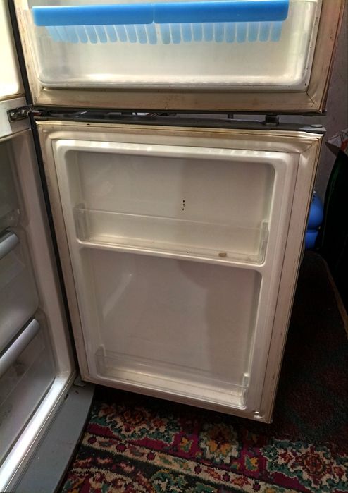 Холодильник сотилади