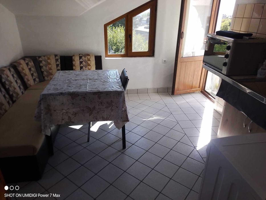 Дава се под наем Тристаен апартамент в Шумен, Център - 62 кв.м за 326.4 € - Снимка #3