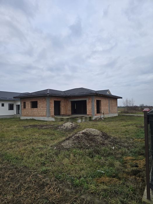 Vand casa 150mp in Martinesti pe o str.linistita cu toate utilitatile