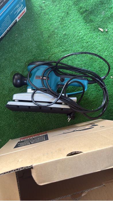 Slefuitor cu vibratii Makita BO4901 115 x 229 mm, anti-vibratii, ergonomic  Nou