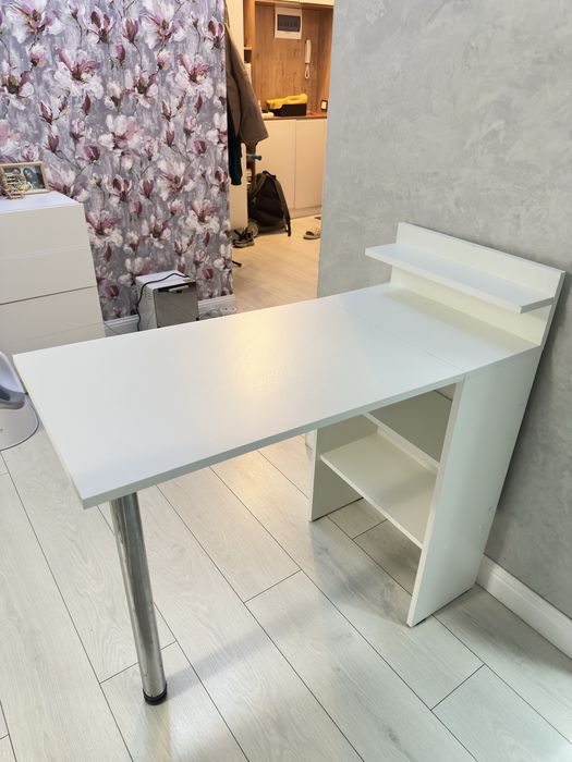 Продам маникюрный стол