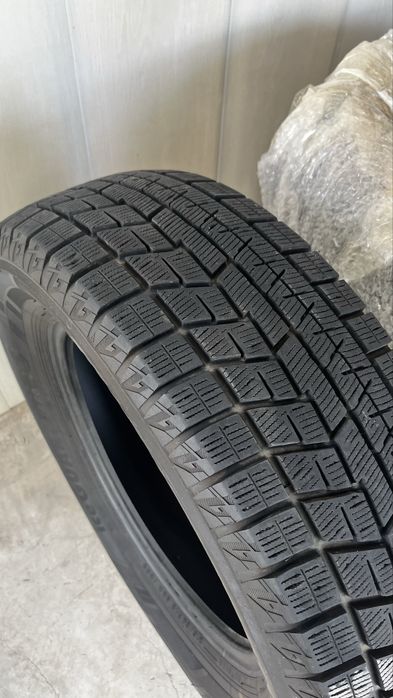 Продам зимние шины YOKOHAMA новые 215/65R16