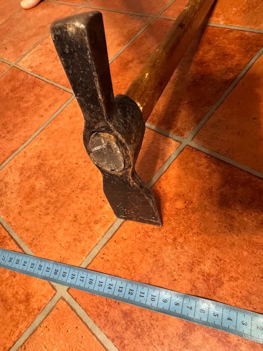 Кайло (кирка) строительная