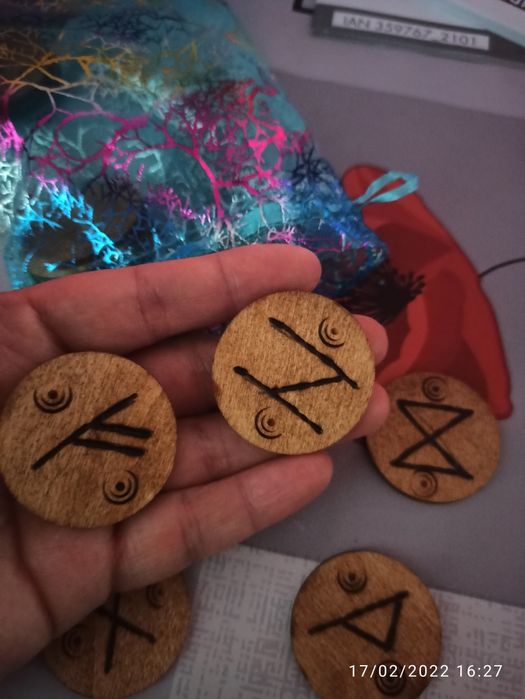 Руни от дърво с торбичка