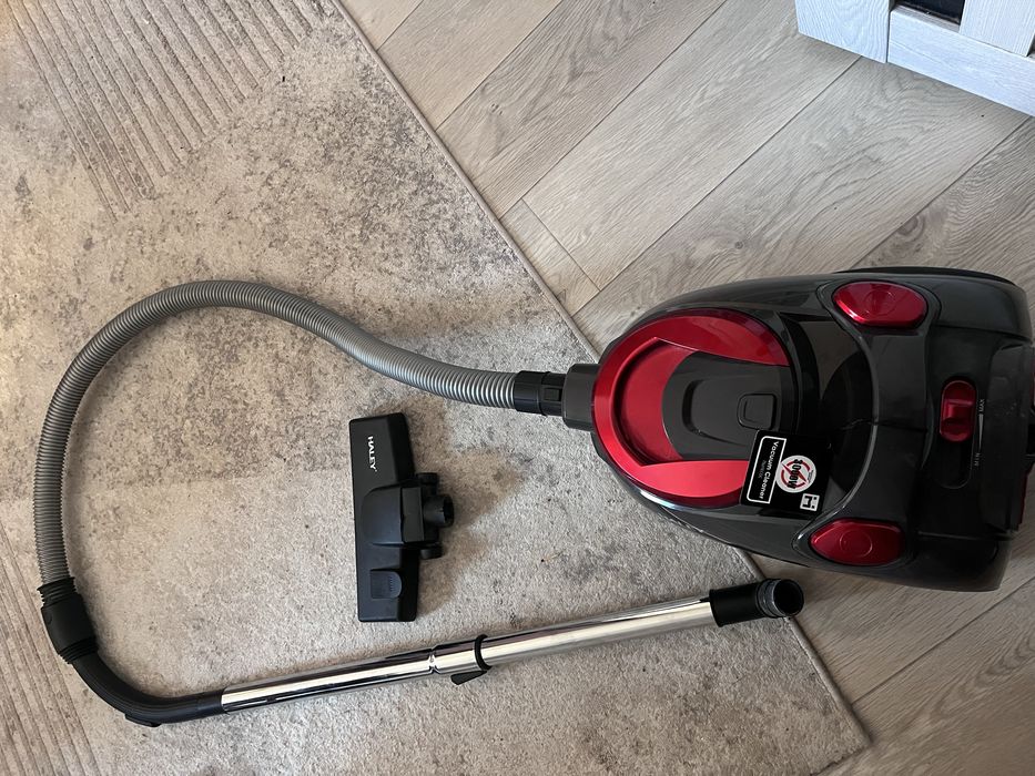 Пылесос пости новый, хорошо работает